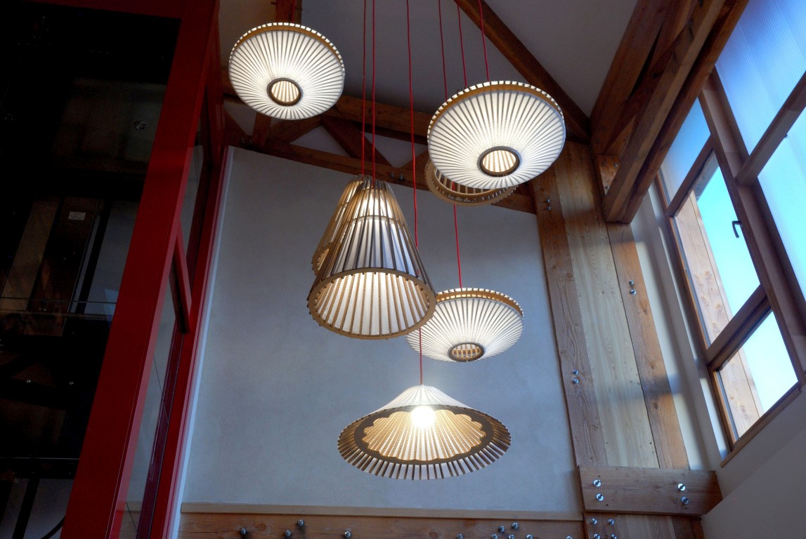 Grappe de luminaires en carton